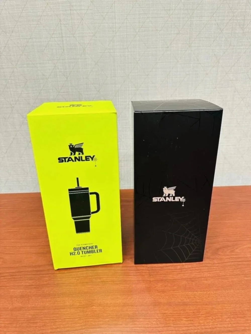 Stanley HALLOWEEN WEB GLOW H2.0 40oz Tumbler Limited Edition IN HAND!